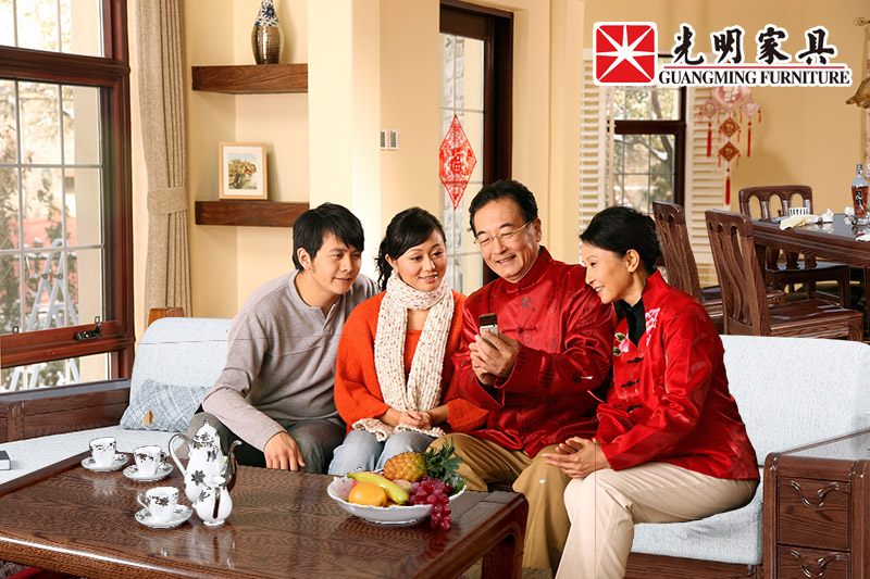 能夠選購到一套優(yōu)質(zhì)的實木家具就是幸福